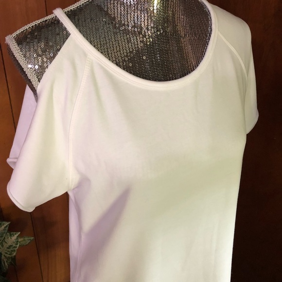 Sunidays Dress length T-shirt with one open shoulder - Picture 4 of 4